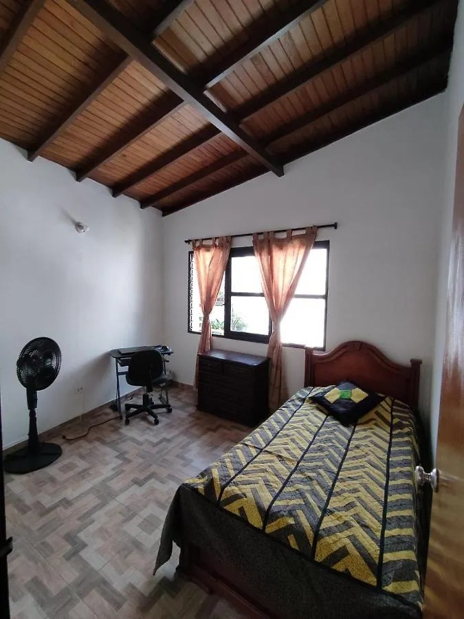Habitación en casa particular Casa Familiar Apartamento Medellín
